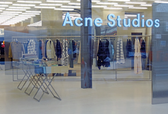 Acne Studios, Potsdamer Str. 87, 10785 Berlin, Blick ins Schaufenster